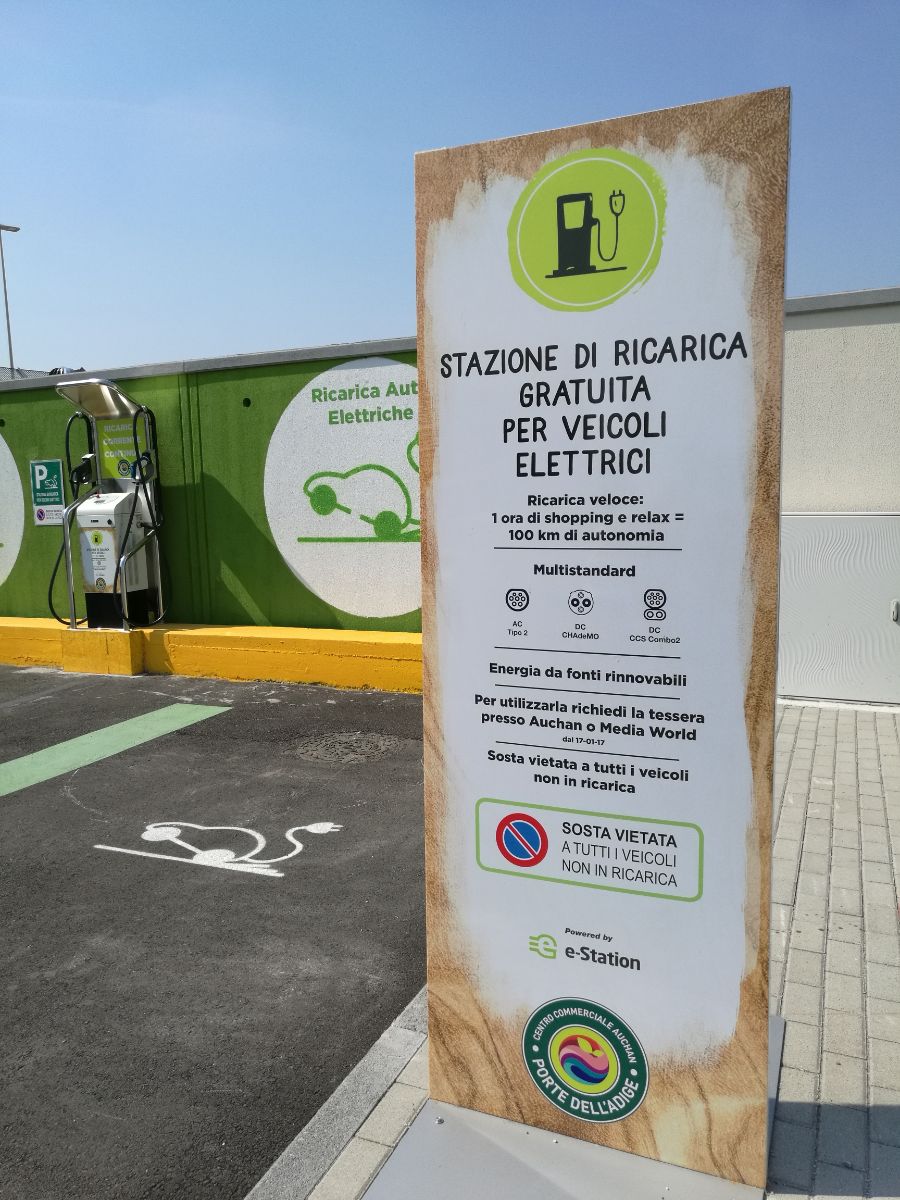 evtec coffee&charge 3in1 Auchan Bussolengo_infosign.jpg
