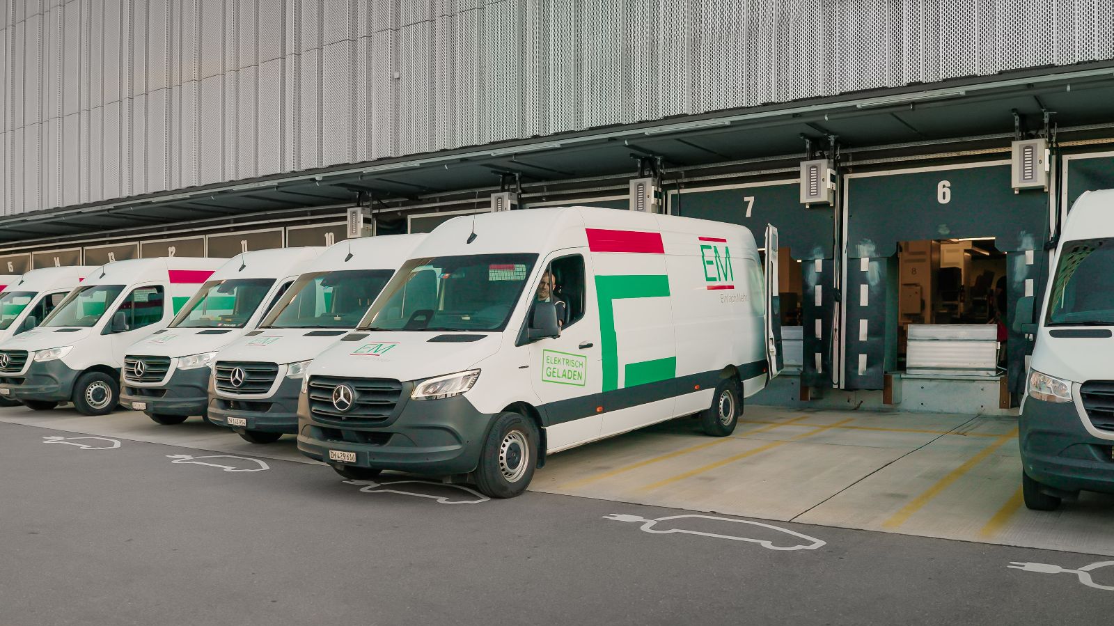 EM-EVTEC-Laderampen-System bricco-corretto Das Laden funktioniert in den Standzeiten zwischen den Touren direkt an der Rampe.