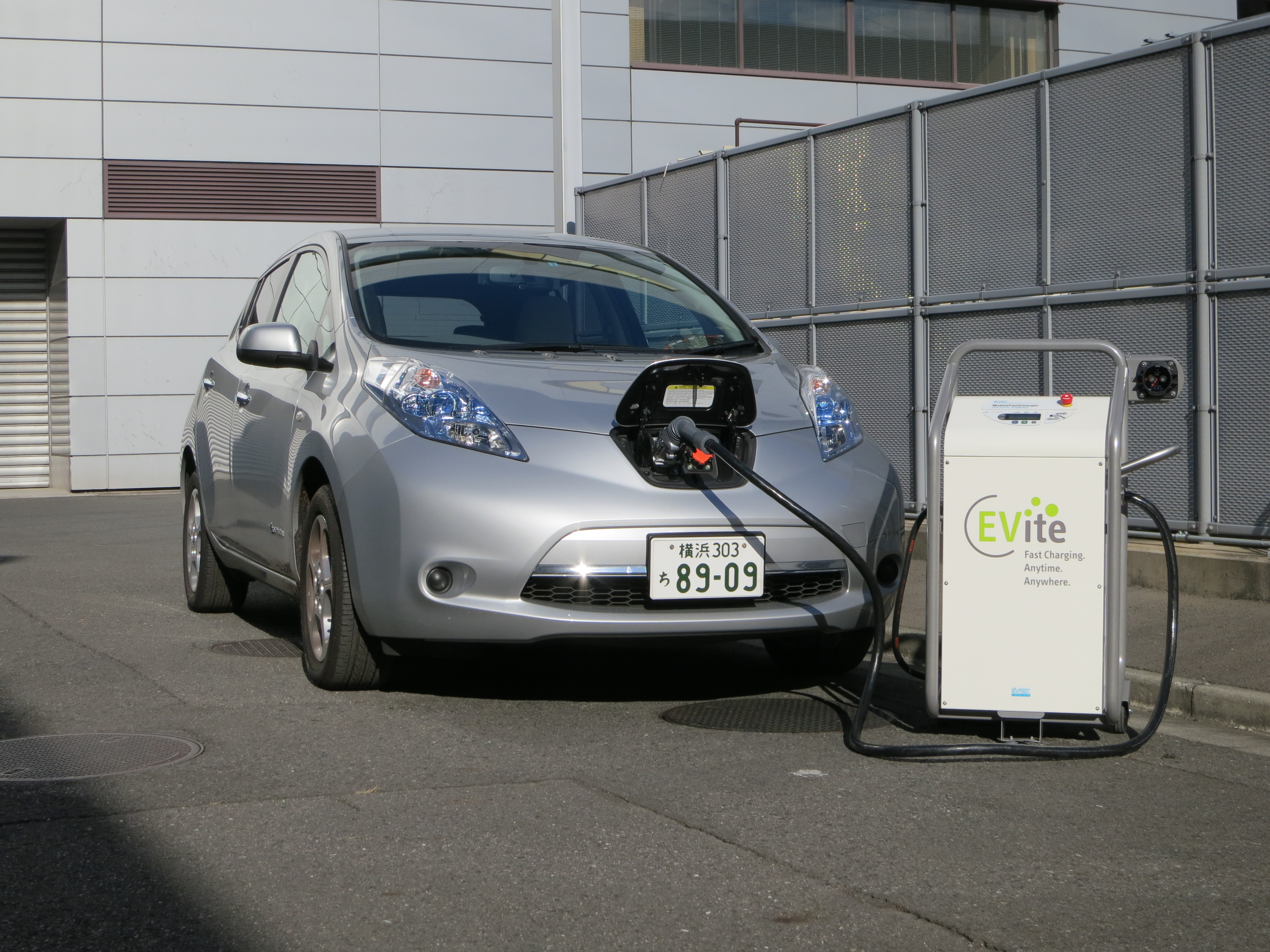 EVTEC AG move&charge Nissan.JPG