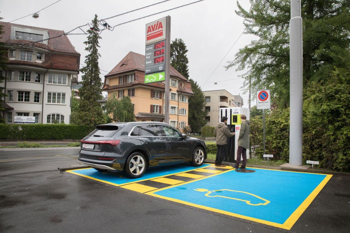 Pressebild CKW Artikel Strom aus der Oberleitung durch EVTEC.jpg