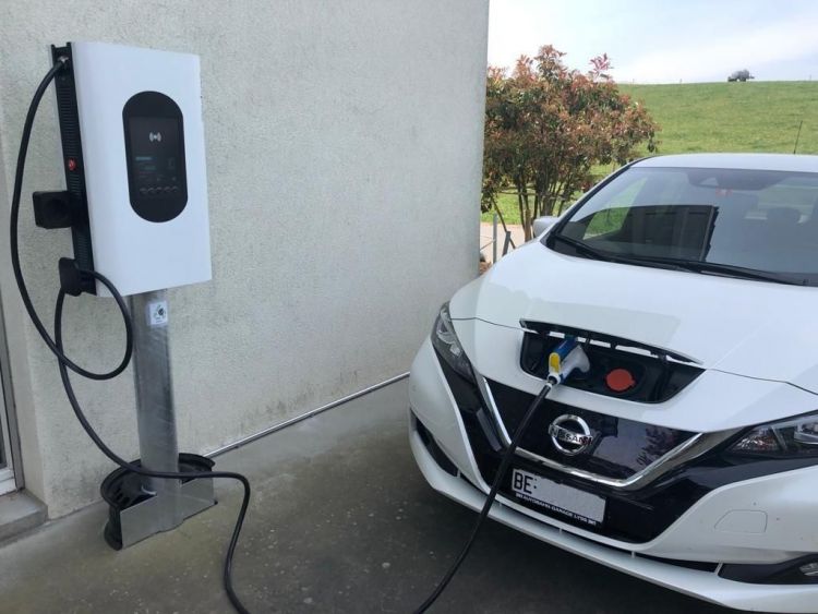 sospeso&charge - the mobile battery storage of Gerber AG, Gümligen Electrician Services Gerber AG install sospeso&charge as turn-key service including all required components